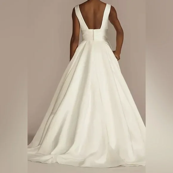 DAVID'S BRIDAL Cummerbund Satin Ball Gown Wedding Dress STYLE# V3848 Size 6 - Picture 3 of 14